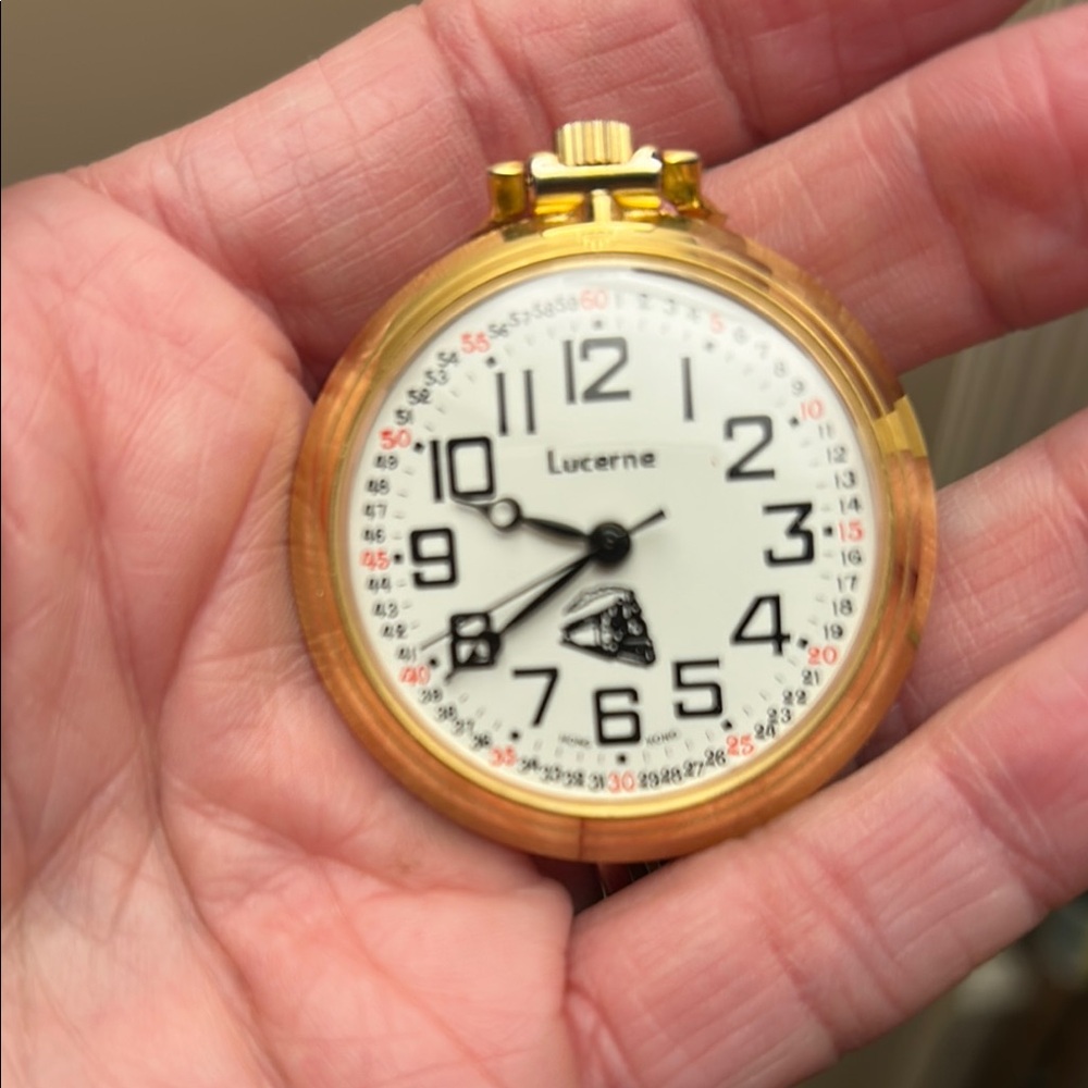 Lucerne Gold Pocket Watch they say it’s vintage and also a wind up - Picture 5 of 6